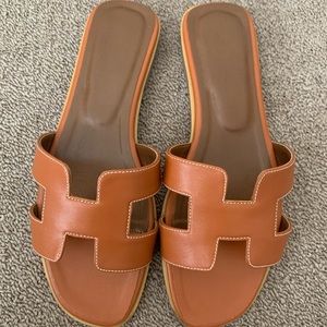 H Sandals